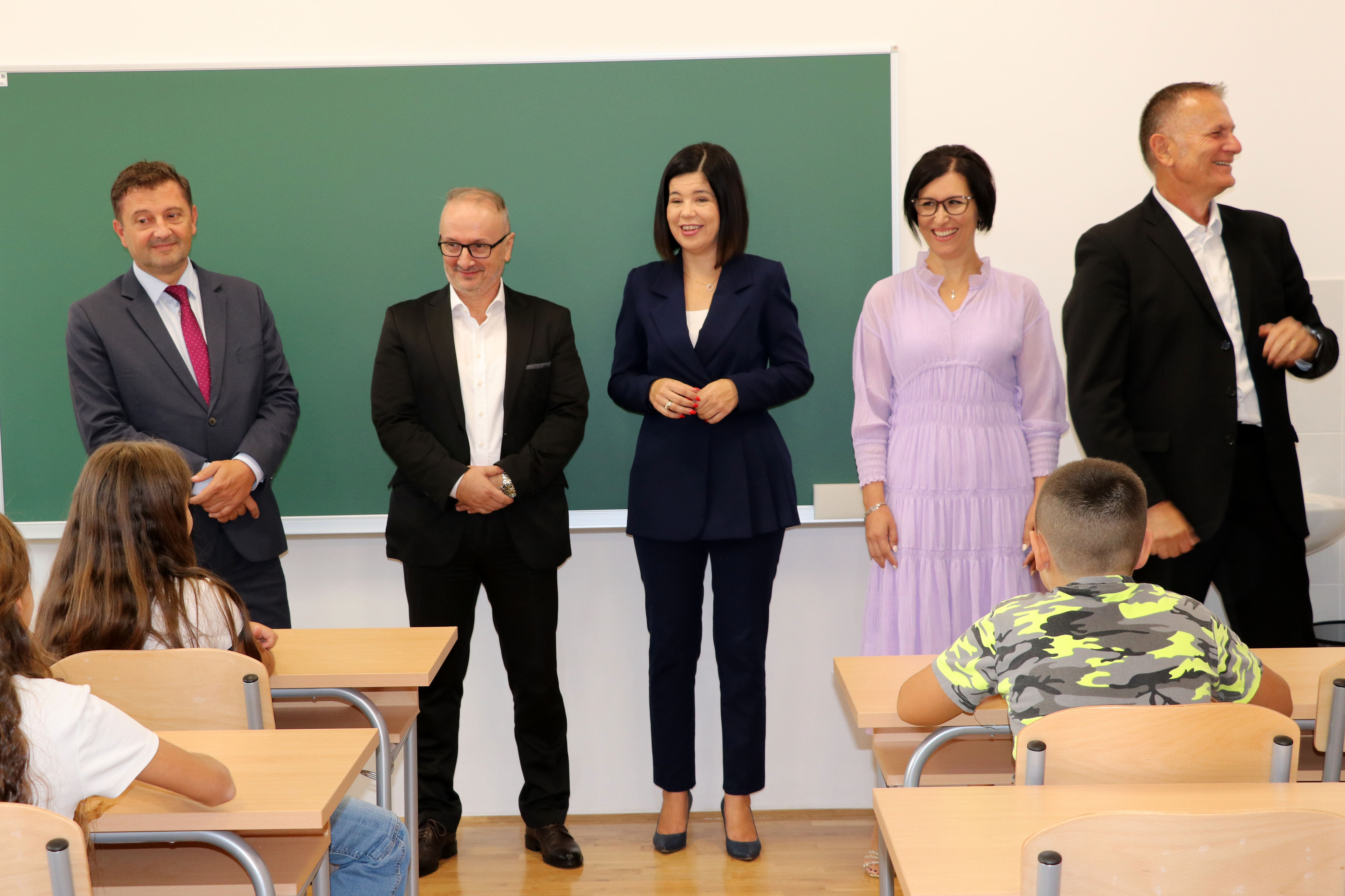 SA PRVIM DANOM NASTAVE, SVEČANO OTVORENA NOVOIZGRAĐENA ŠKOLA U VOJNU