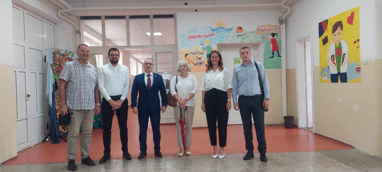 Ministar Velagić u posjeti osnovnim i srednjim školama