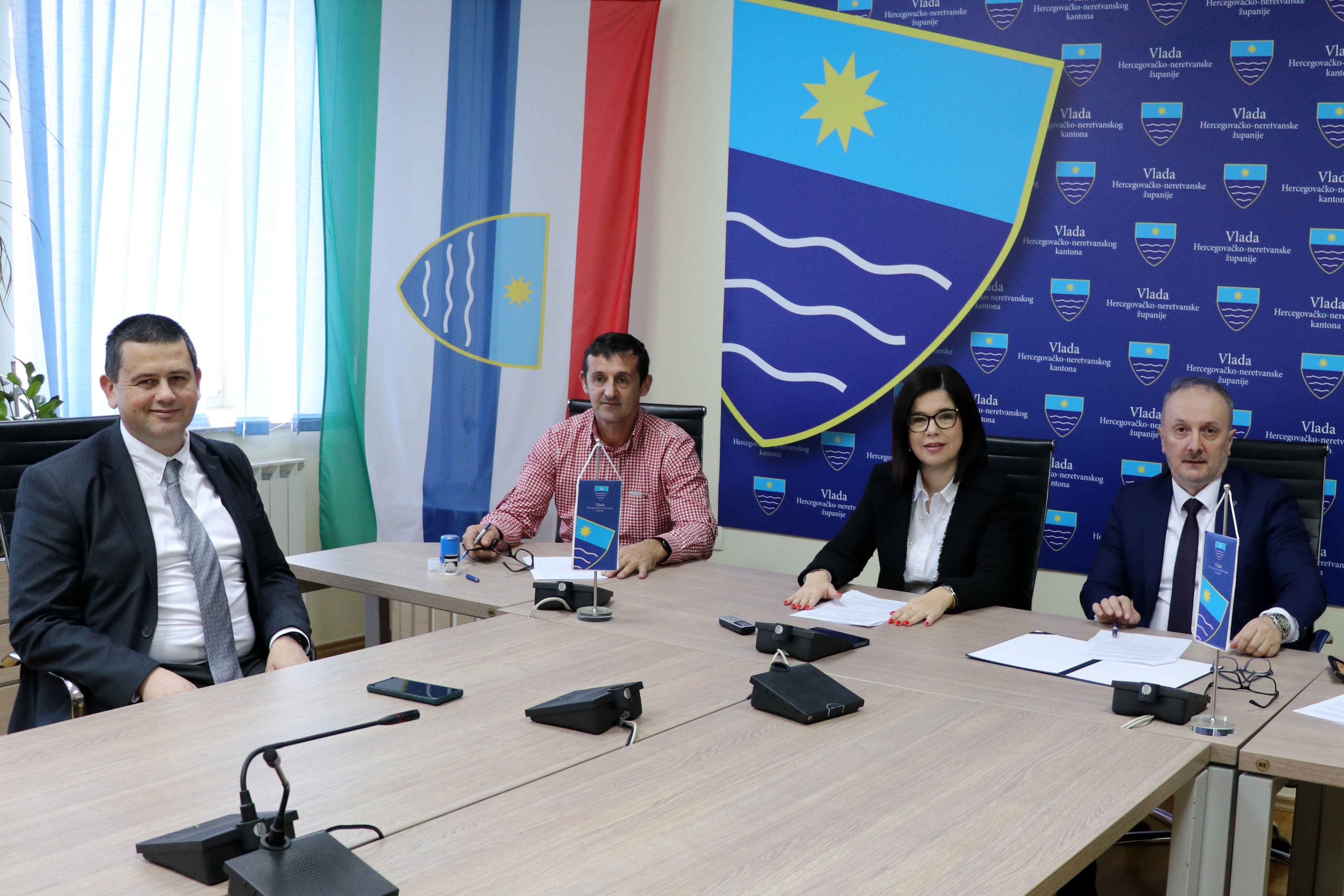 POTPISANI ANEKSI KOLEKTIVNIH UGOVORA SA SINDIKATIMA OSNOVNOG I SREDNJEG OBRAZOVANJA U HNK I OKVIRNI PROGRAM I OKVIRNI SPORAZUM ZA ZBRINJAVANJE RADNIKA U SREDNJIM ŠKOLAMA