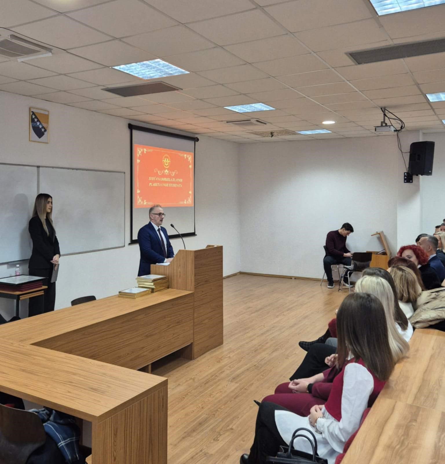 Uručene zlatne plakete najboljim studentima Univerziteta „Džemal Bijedić“ u Mostaru