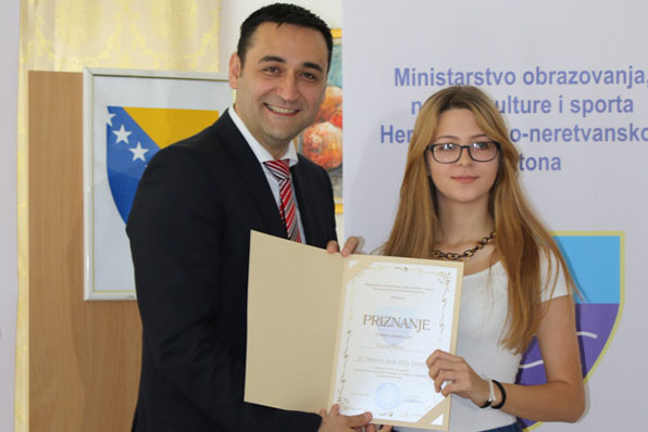 MINISTAR HADŽOVIĆ URUČIO PRIZNANJA UČENICIMA GENERACIJE