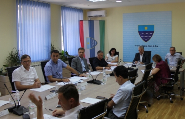 ODGOĐEN POČETAK NASTAVE U OSNOVNIM I SREDNJIM ŠKOLAMA HNK